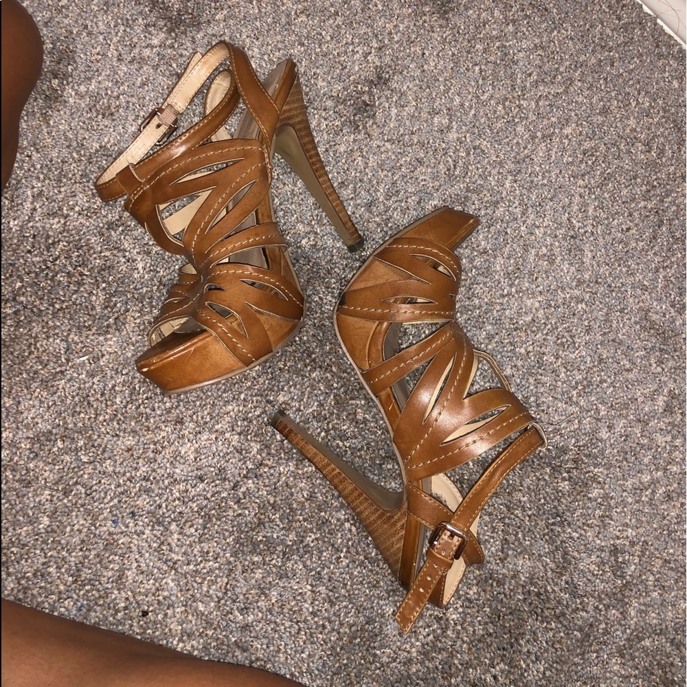 GUESS brown heels